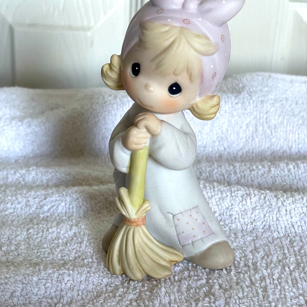 Vintage 1984 Precious Moment Figurine